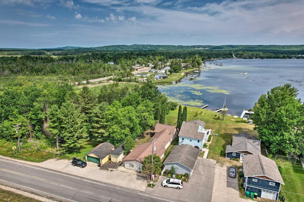 Lakefront Petoskey Abode - Deck, Grill And Boat Dock Exterior photo