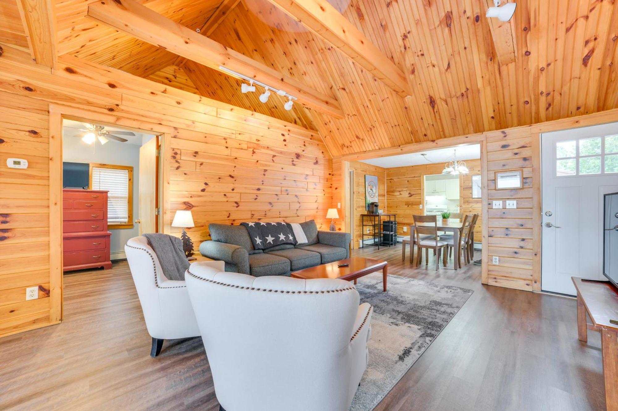 Lakefront Petoskey Abode - Deck, Grill And Boat Dock Exterior photo