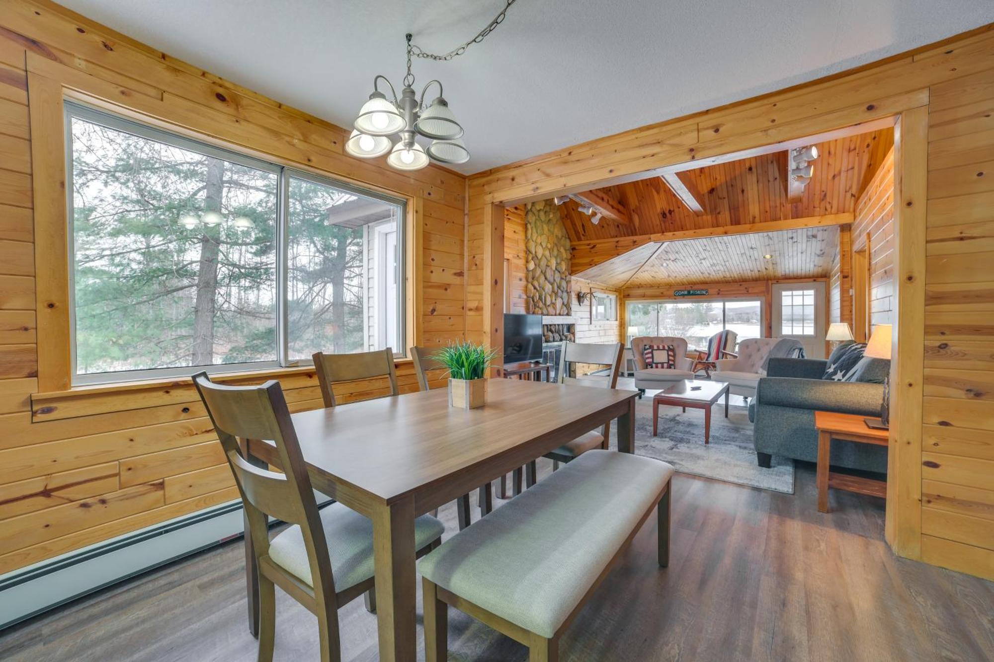 Lakefront Petoskey Abode - Deck, Grill And Boat Dock Exterior photo