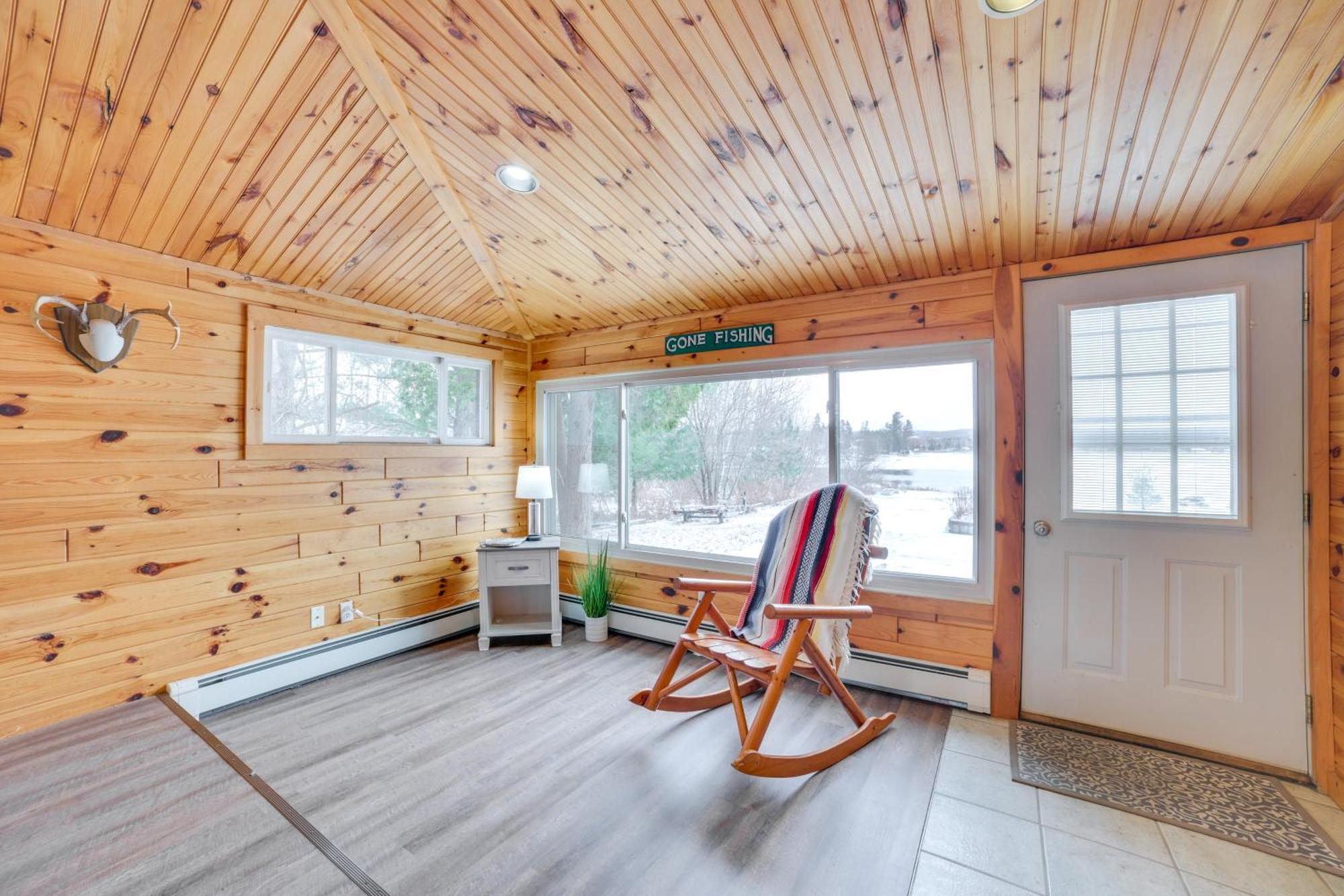 Lakefront Petoskey Abode - Deck, Grill And Boat Dock Exterior photo