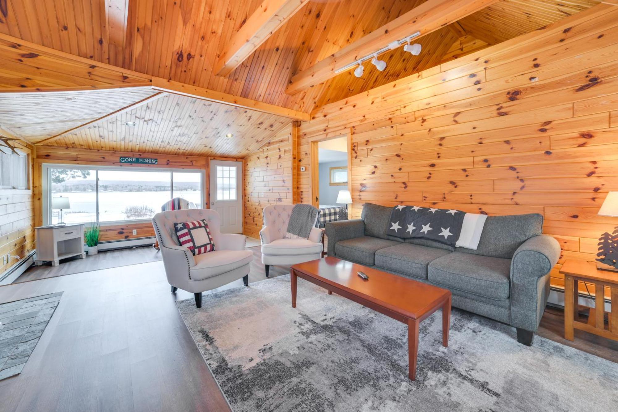 Lakefront Petoskey Abode - Deck, Grill And Boat Dock Exterior photo